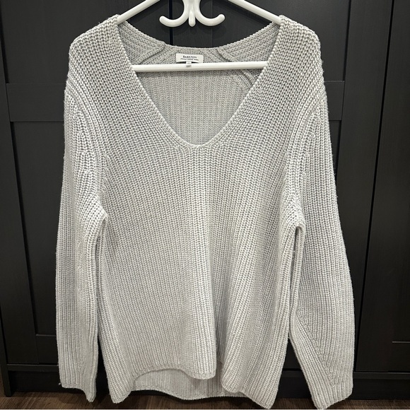 Babaton Sweaters - Aritzia Babaton Gray Merino Wool Chunky Knit V-Neck Sweater Size XS Women’s
